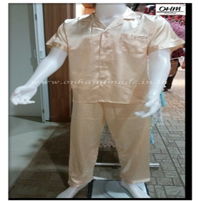 MH87-ชุดนอนผ้าซาติน (ผู้ชาย) เสื้อแขนสั้นและกางเกงขายาว ผ้าซาตินแท้ พื้นครีม ลายจุดขาว