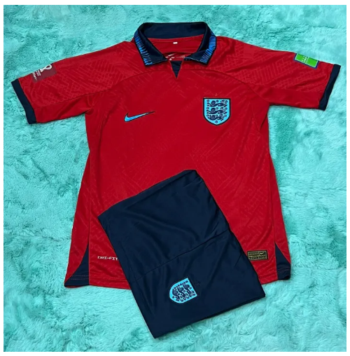 Z41-ชุดบอล ทีมชาติอังกฤษ England Red (Away) ปี2022/23 แขนสั้น คอปก เสื้อพร้อมกางเกง มีครบไซส์ ใหม่ล่าสุด