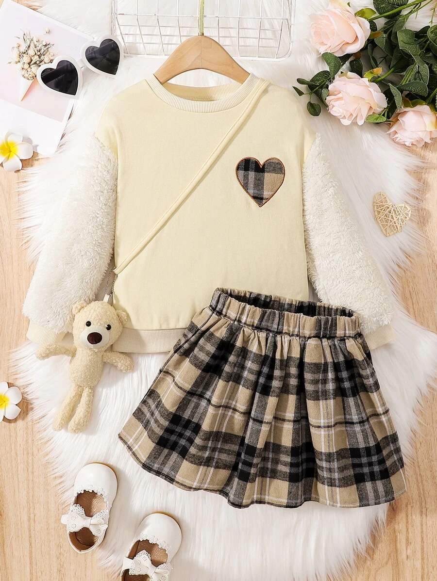 เสื้อสวมหัว เด็กเล็กผู้หญิง ปักลายหัวใจ แขนขนฟู และ กระโปรง ลายแพลต ทรงบาน และ กระเป๋า ลายหมี a-39