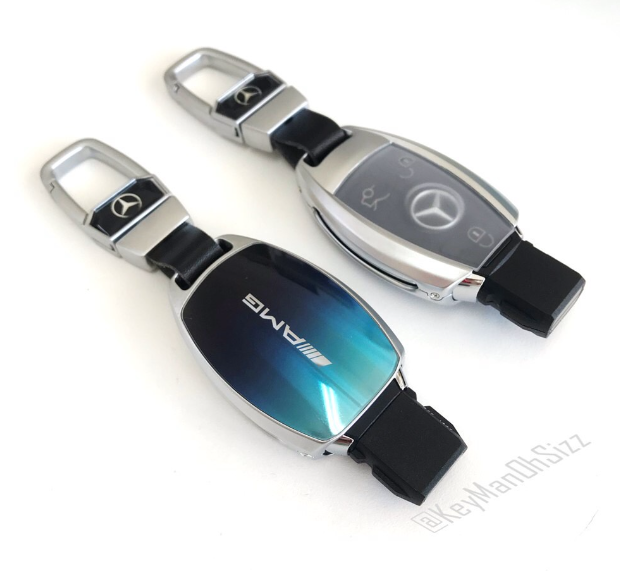 K31-เคสรีโมทรถ Mercedes-Benz GLA 250 AMG 2021ทำด้วยโลหะ Alloy สีเงินด้าน Matte Silver ปกป้องรีโมทรถให้ดูใหม่อยู่ตลอดเวลา